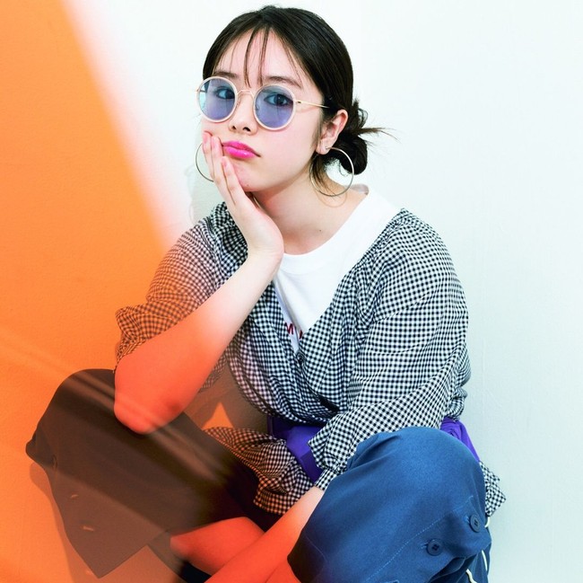 Ternyata dunia K-pop tidak terlalu asing bagi wanita dengan tinggi 167 cm ini. Seperti dikutip dari Koreaboo, ia diketahui ngefans dengan grup idol GOT7. Foto: Dok. Instagram/@erika_karata