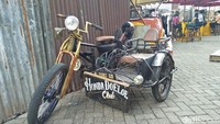 Yang penting kreativitas mempergunakan barang yang sudah tidak terpakai, kemudian kita daur ulang menjadi barang yang keren dan berguna. Intinya begitu. Tapi juga lihat kenyamanan dan safety-nya bagaimana, ungkap Bingky. Foto: Ruly Kurniawan