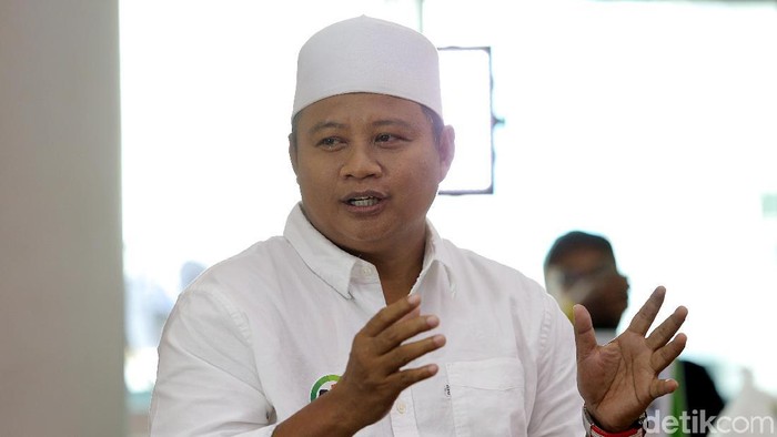 Uu Ruzhanul Ulum