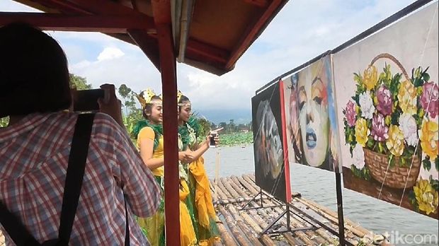 Keren, Pameran Lukisan Terapung Digelar di Garut