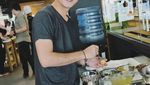 Mengintip Aksi Memasak Chef Ganteng, Steby Rafael
