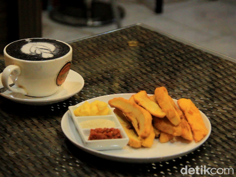 'Black Latte' yang Unik Kini Bisa Dinikmati Hangat di Maros