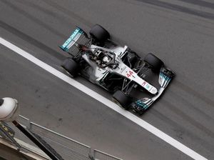 Hamilton Rebut Pole, Mercedes Start 1-2