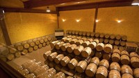 Wine Tourism in Spain, begitu tagline dari Bodega Iniesta. Tempat ini menawarkan wisata wine yang mengajak turis melihat langsung proses pembuatan wine (Bodega Iniesta)
