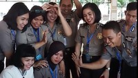 Begini ekspresi gembira Nova dan rekan-rekannya saat ijab kabul