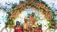 Resepsi pernikahan Nova-Andik juga sempat dihadiri Kapolda Kalbar Irjen Didi Haryono, Direskrimsus Polda Kalbar Kombes Mulyadi, dan Karoops Polda Kalbar Kombes Jayadi. (Foto: Dok. Istimewa)