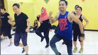 Berbagai macam olahraga akhir pekan dicoba oleh Diyan (26) asal Semarang, namun akhirnya ia menggeluti zumba yang membuatnya malah tak merasakan capek. (Foto: Instagram/diyanhaf)
