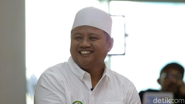 Uu Ruzhanul Ulum / 