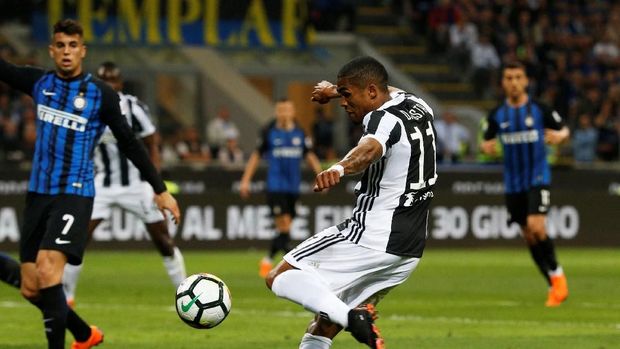 Douglas Costa sempat membawa Juventus unggul atas Inter Milan.