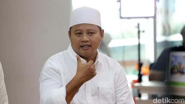 Uu Ruzhanul Ulum /