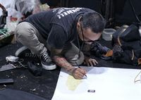Mantan Pengamen Sukses Bisnis Sepatu Kulit Beromzet Rp 200 juta/bulan