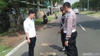Sebuah mobil yang dikemudikan Berly Natael (19) menabrak dua orang peserta lomba lari di Jalan Pantai Indah Utara 2, Penjaringan, Jakarta Utara. Berly adalah seorang mahasiswa. / Foto: Istimewa