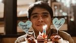 Gaya Keren Ricky Harun Saat Sedang Ngopi dan Dinner Romantis Bersama Istri