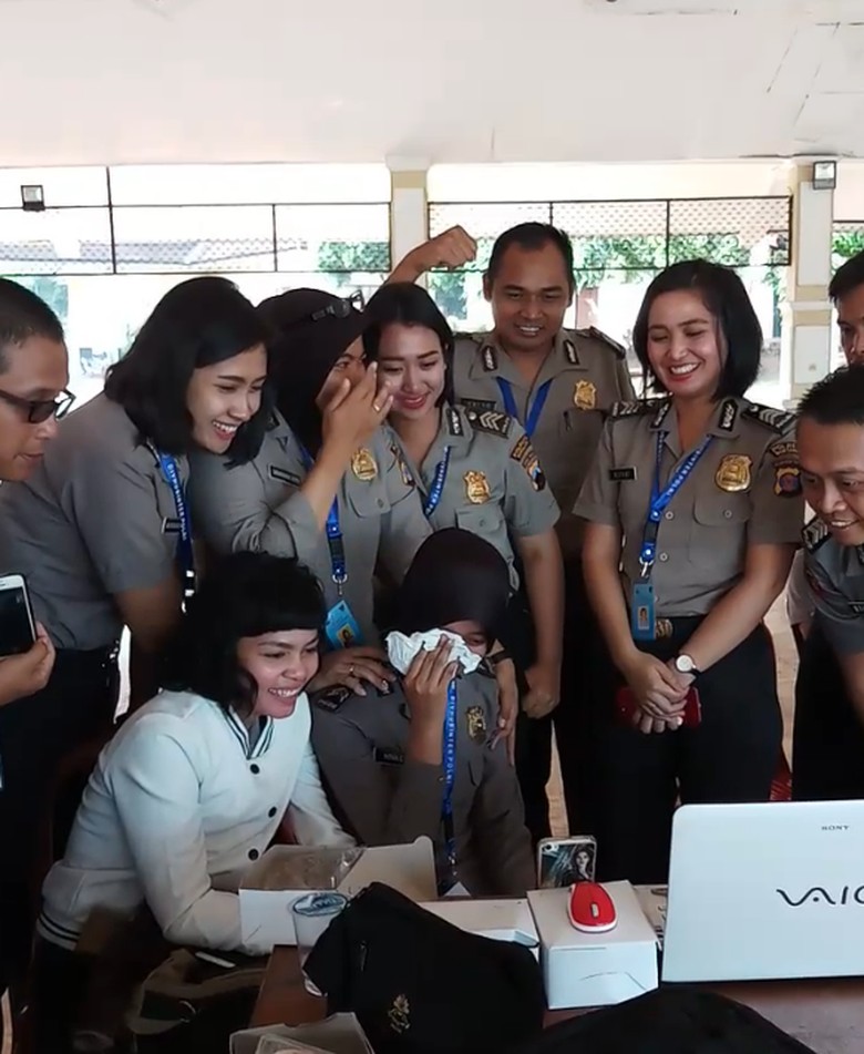 Campur Aduk Perasaan Briptu Nova Lihat Ijab Kabulnya Via Video Call Campur Aduk Perasaan Briptu Nova Lihat Ijab Kabulnya Via Video Call