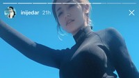Jessica Iskandar dan rombongannya sepertinya akan menyelam nih. Foto: Instagram Lambe Nyinyir