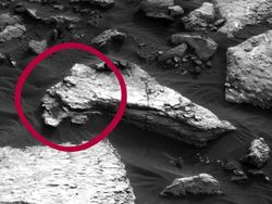 Deretan Foto Aneh yang Tampak di Planet Mars