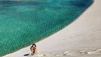 Lencois Maranhenses sudah terbentuk sejak ribuan tahun lalu, yang berasal dari endapan pasir di bawah sungai dan terbawa angin hingga membentuk gurun yang luas (marialoverra/Instagram)
