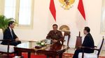 Jokowi Sambut Dubes Korsel dan Korut di Istana Merdeka