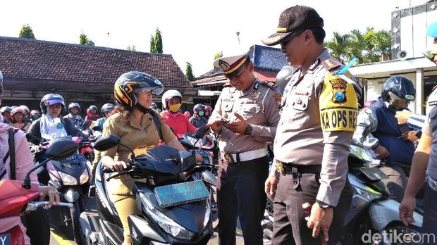 Bukan Polisi, Pelanggar Lalin ini Lebih 'Ndredeg' Ketemu Ustaz
