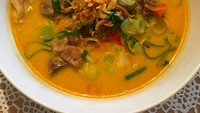 Bukan beli, @sartikadhana bikin soto tangkar sendiri lho. Ia yang menetap di Swiss mengaku sedang kangen makan soto berkuah santan. Wihh, mantap! Foto: Istimewa