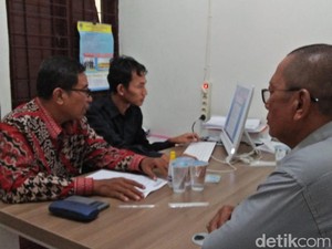 Panwaslu Lamongan Periksa Saksi Kunci PKH Penyebar Stiker Paslon
