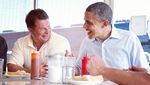 Begini 10 Gaya Seru Barack Obama Saat Makan Burger hingga Es Krim