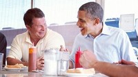 Wah, di foto ini kira-kira Obama sedang sarapan apa ya? Foto: Instagram @barackobama
