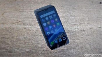 Memiliki bentangan layar 6,23 inch dengan resolusi Full HD+. Foto: Adi Fida Rahman/detikINET