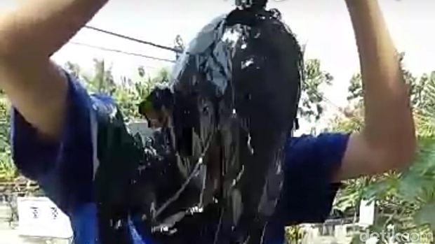 Viral Anak Curi Onderdil lalu Dihukum Siram Oli Bekas ke Kepala