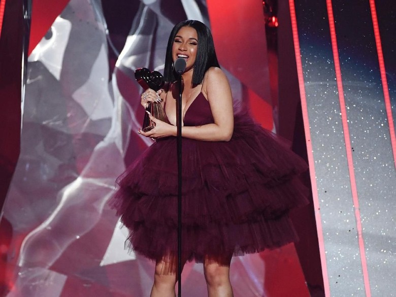 Selamat! Cardi B Lahirkan Bayi Perempuan Selamat! Cardi B Lahirkan Bayi Perempuan