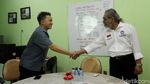 Bapak Tendang Bocah Sambangi Komnas Perlindungan Anak