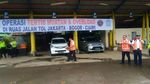Truk-truk Obesitas yang Bikin Macet dan Rusak Jalan Tol