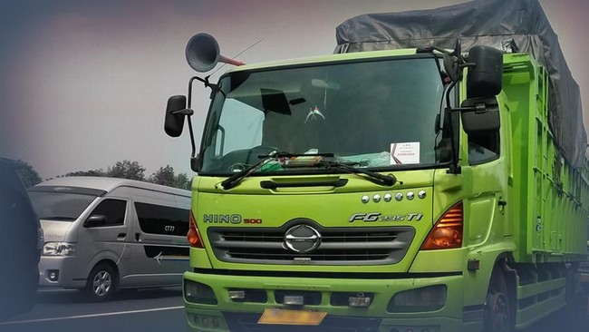 Mau Sampai Kapan Truk Obesitas Berkeliaran di Jalanan RI?