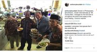 Datang ke Jakarta, Anthony Bourdain Mampir ke Rumah Makan Padang Surya