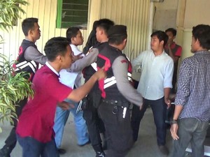 Sidang Kasus Pembunuhan di Sulsel, Pengunjung Adu Jotos