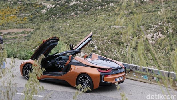 BMW i8 Roadster