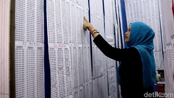 Kemudian di hari berikutnya sampai 30 April, dilakukan pemblokiran layanan telekomunikasi secara bertahap, karena 1 Mei sudah memasuki pemblokiran total telekomunikasi pelanggan yang tak kunjung melakukan registrasi nomor selulernya.