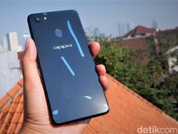 Unboxing Oppo F7 128 GB Bercorak Berlian Hitam yang Mewah