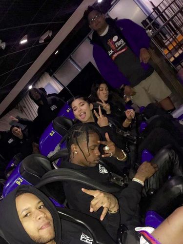Kylie Jenner Sewa Taman Bermain untuk Rayakan Ultah Travis Scott