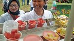 Mengintip Gaya  Menteri BUMN, Rini Soemarno Menikmati Makanan Nusantara