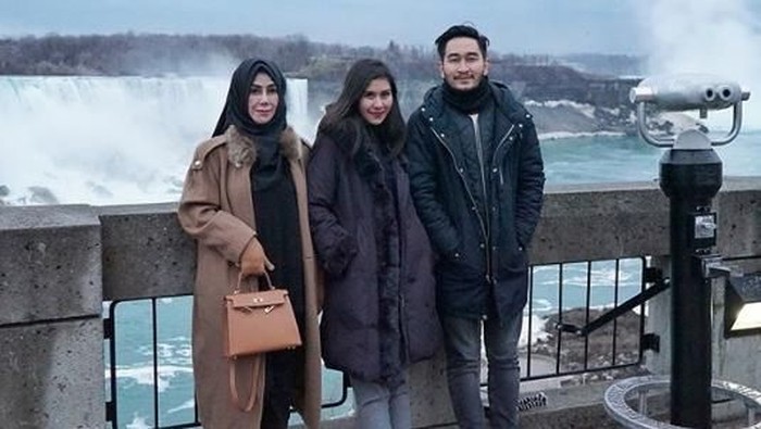 Syahnaz dan Jeje saat berbulan madu.