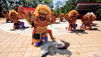 Kegiatan Hari Tari Sedunia 2018 diselenggarakan semarak di Boyolali, Jawa Tengah, Minggu (29/4). Mengangkat tema Motion & Nature sejumlah penari menarikan tarian tradisional Turonggo Seto dan diikuti oleh 25 kelompok kesenian tari di Boyolali. Kesempatan tersebut dimaanfaatkan juga untuk mengenalkan budaya kesenian tari lokal kepada masyarakat luas. ANTARA FOTO/ Aloysius Jarot Nugroho.