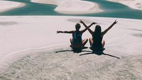 Laguna di Lencois Maranhenses hanya ada saat musim hujan saja. Tepatnya saat bulan Juli-September, saat itulah puncak musim hujan dan air hujannya membentuk laguna di sana (ronsse_celine/Instagram)