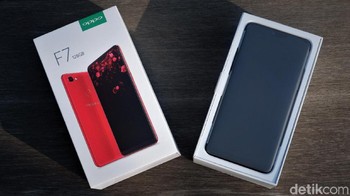 Tidak ada perbedaan spesifikasi antara F7 128 GB Solar Red yang melenggang lebih dulu. Pebedaannya hanya dari sisi warna saja. Foto: Adi Fida Rahman/detikINET
