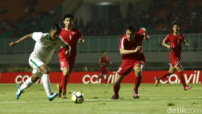 Foto: Indonesia vs Korea Utara Tanpa Pemenang