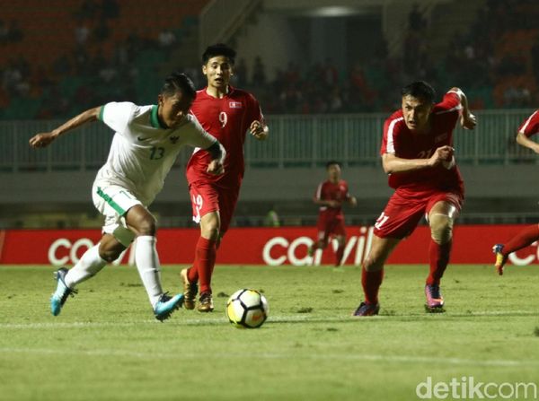 Foto: Indonesia vs Korea Utara Tanpa Pemenang