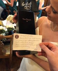 Wah, Taylor Swift Beri Hadiah Fansnya Sebotol Champagne Dom Pérignon!