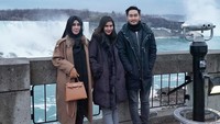 Pasangan yang menikah di Bandung, Jawa Barat pada 21 April 2018 itu juga mengajak sang mama, Amy Qanita. Foto: Instagram Syahnaz Sadiqah