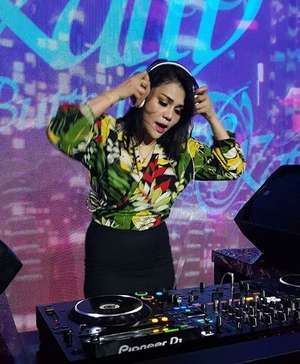 Dj Butterfly Pamer Perut Hamil Besar Setelah Sebulan Nikah