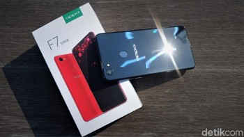 Oppo F7 128 GB Diamond Black dijual dengan harga Rp. 5.499.000.  Foto: Adi Fida Rahman/detikINET